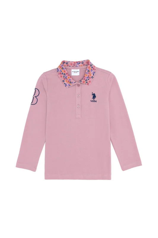 Поло с длинным рукавом из хлопка для девочек U.S. Polo Assn. из хлопка станет стильным дополнением повседневного гардероба. Натуральный хлопок обеспечивает комфорт в течение дня. Контрастные детали делают дизайн более выразительным.<br />
<br />
Цвет: <br />
Состав: <br />
 - G084SZ0820SD01-SK022 Толстовка жен. детс. (VR211, 8_9)