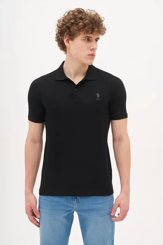 Футболка-поло U.S. Polo Assn. из хлопка станет универсальным дополнением повседневного гардероба. Отложной воротник с застежкой на пуговицы подчеркивает классический стиль изделия, а хлопковая ткань обеспечивает комфорт в течение дня. Футболка-поло дополнена лаконичным дизайном и вышитым логотипом на груди.<br />
<br />
Особенности изделия:<br />
• Отложной воротник с застежкой на пуговицы<br />
• Вышитый логотип<br />
<br />
Цвет: черный<br />
Состав: <br />
Уход: бережная стирка при 30°C<br />
Страна производства: Турция<br />
<br />
Рост: ; Параметры: ; Размер на модели:  - G081GL0110GTP04SK024_R Футболка муж. (VR046, S)