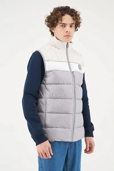 Жилет утепленный со скрытым капюшоном - G081SZ0100CITON26Y Жилет муж. (VR024, 48)