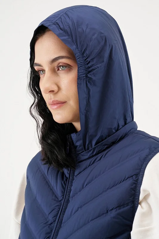 Жилет стеганый со скрытым капюшоном - G082SZ0100TIA26Y Жилет жен. (VR033, 34)