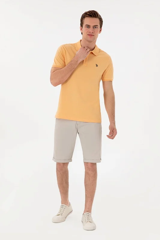 Футболка-поло U.S. Polo Assn. из хлопка станет универсальным дополнением повседневного гардероба. Отложной воротник с застежкой на пуговицы подчеркивает классический стиль изделия, а хлопковая ткань обеспечивает комфорт в течение дня. Футболка-поло дополнена лаконичным дизайном и вышитым логотипом на груди.<br />
<br />
Особенности изделия:<br />
• Отложной воротник с застежкой на пуговицы<br />
• Вышитый логотип<br />
<br />
Цвет: коралловый<br />
Состав: <br />
Уход: бережная стирка при 30°C<br />
Страна производства: Турция<br />
<br />
Рост: ; Параметры: ; Размер на модели:  - G081GL0110GTP04IY025 Футболка муж. (VR202, M)