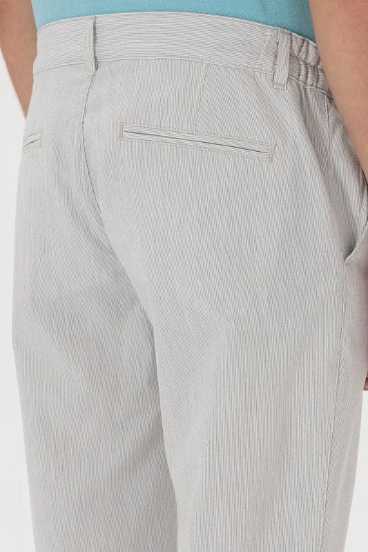 Брюки из смесового фактурного хлопка в полоску - G081SZ0780SEMB Брюки муж. (VR001, 34, 34)