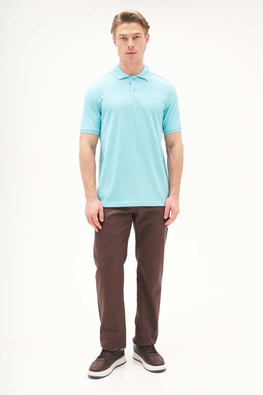 темно-коричневый