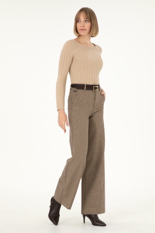 коричневый