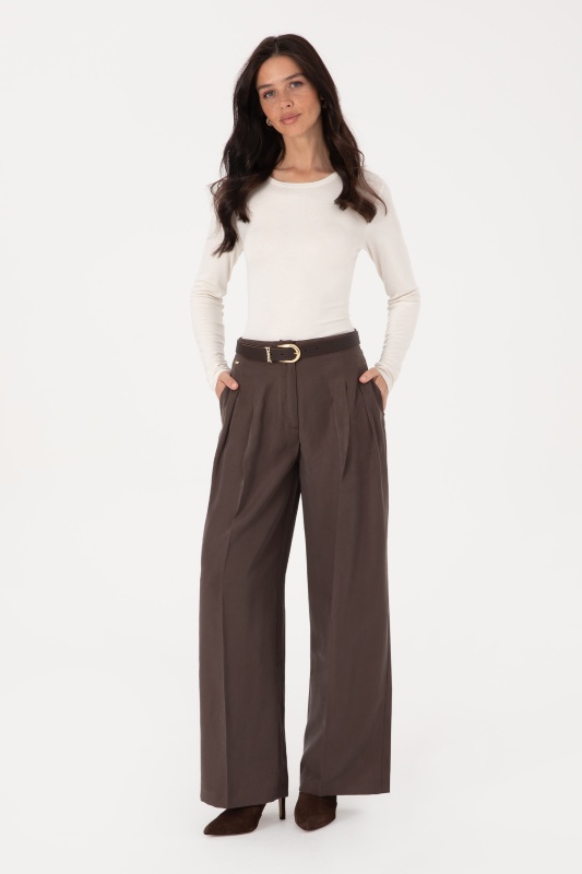 темно-коричневый