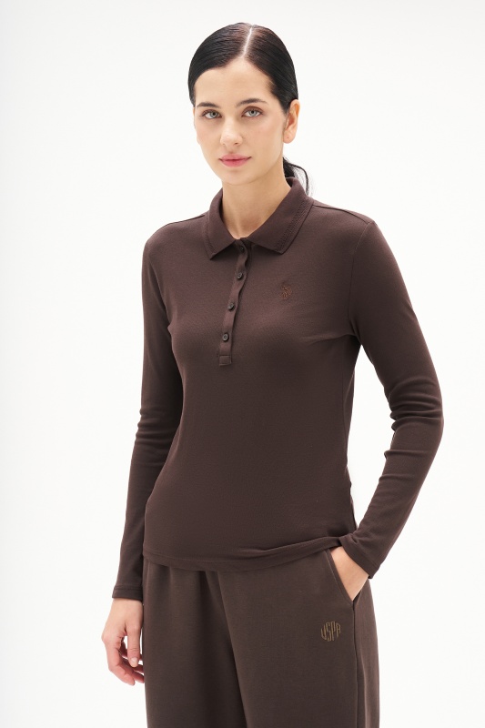 темно-коричневый