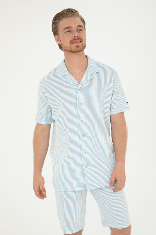 светло-голубой