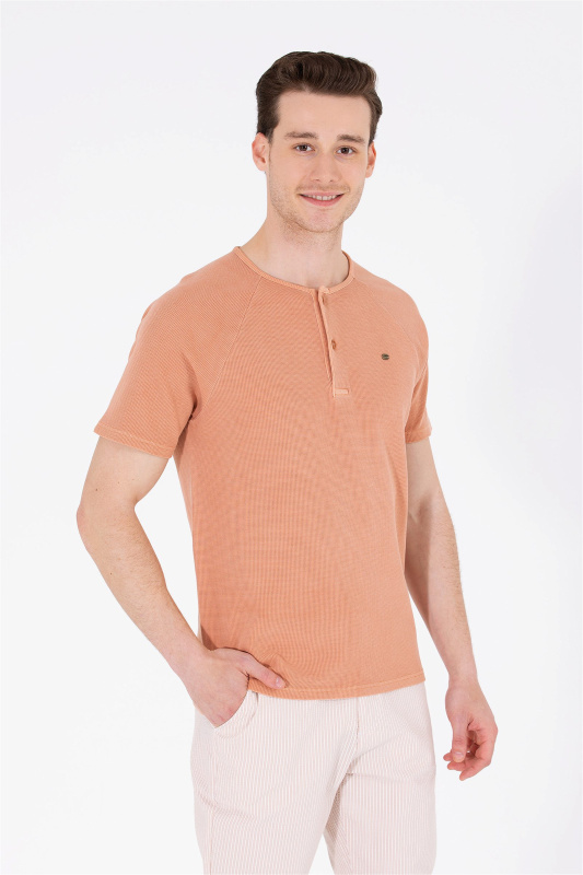 персиковый