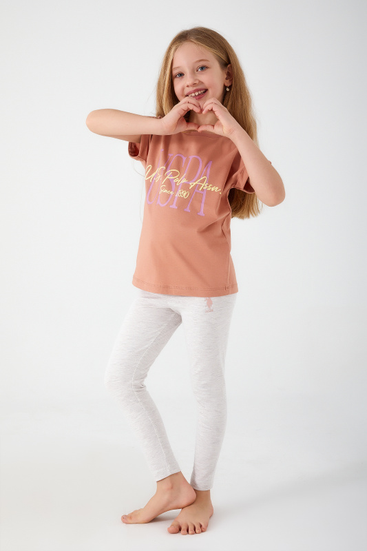 светло-коричневый