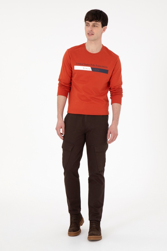 темно-коричневый