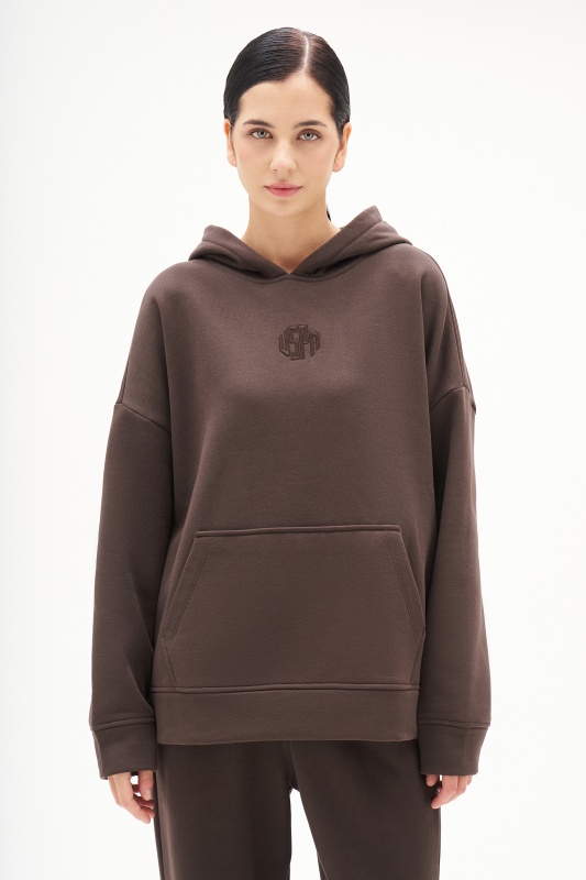 темно-коричневый