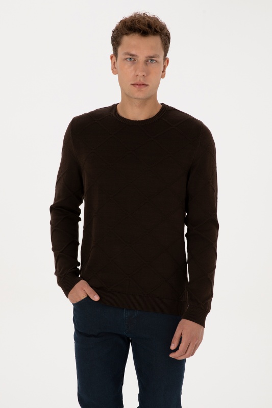 темно-коричневый