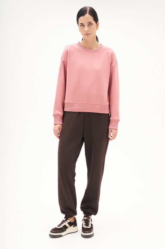 темно-коричневый