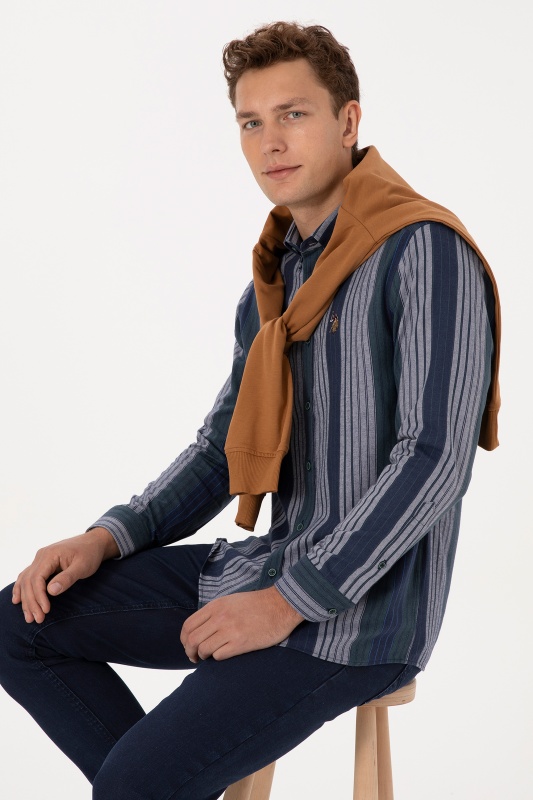 темно-зеленый