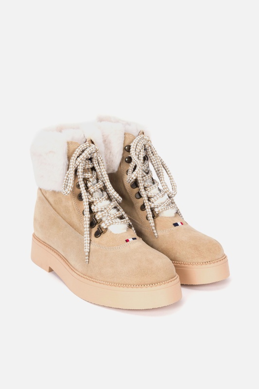 светло-бежевый