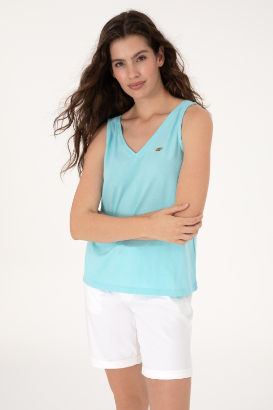 ярко-голубой