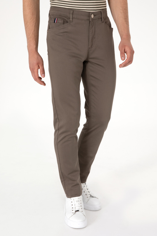 коричневый