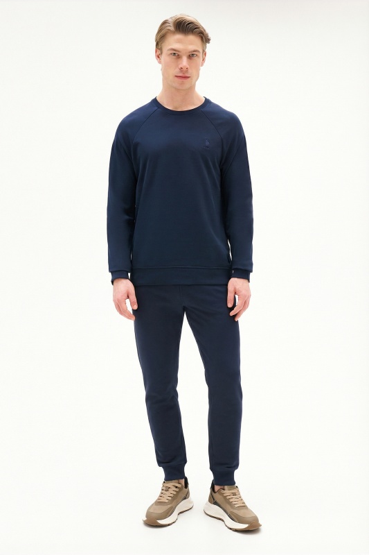 темно-синий