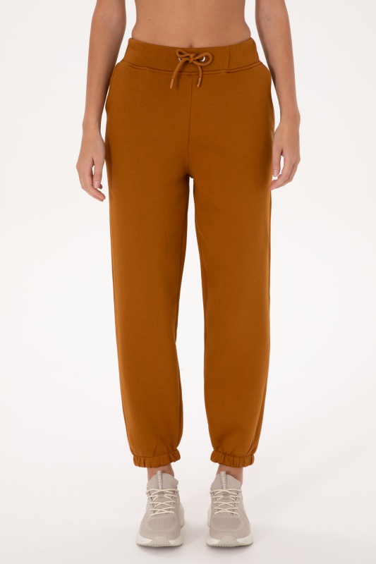 коричневый