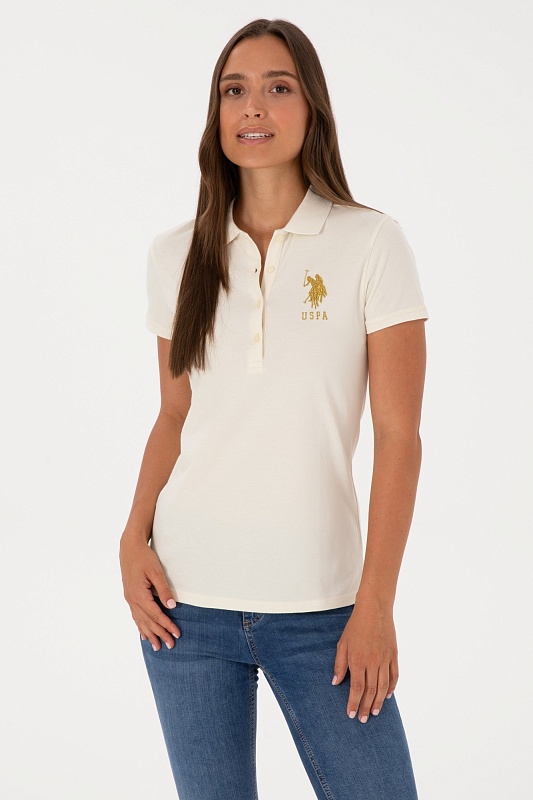 Футболка-поло U.S. Polo Assn. из хлопка, который обеспечивает воздухопроницаемость и комфорт в течение дня. Приталенный крой подчеркивает силуэт, а эластичная фактура материала обеспечивает удобную посадку. Отложной воротник и планка на пуговицах придают футболке-поло классический вид, а вышитый логотип бренда дополняет дизайн.<br />
<br />
Особенности изделия:<br />
• Приталенный крой<br />
• Отложной воротник<br />
• Планка на пуговицах<br />
• Вышитый логотип<br />
<br />
Цвет: кремовый<br />
Состав: <br />
Уход: бережная стирка при 30°C<br />
Страна производства: Турция<br />
Рост: ; Параметры: ; Размер на модели:  - G082SZ0110MTS02225_011 Футболка жен. (VR071, 2XS)