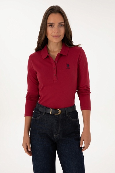Поло U.S. Polo Assn. из хлопкового материала с длинными рукавами, которые делают модель подходящим выбором для прохладной погоды. Контрастная вышивка с логотипом бренда на груди подчеркивает фирменный стиль изделия. Отложной воротник и планка на пуговицах завершают классический дизайн поло.<br />
<br />
Особенности изделия:<br />
• Хлопок<br />
• Отложной воротник<br />
• Планка на пуговицах<br />
• Вышитый логотип<br />
<br />
Цвет: <br />
Состав: <br />
Уход: бережная стирка при 30°C<br />
Страна производства: Турция<br />
Рост: ; Параметры: ; Размер на модели:  - G082SZ0820TPG_SK025 Толстовка жен. (VR104, M)