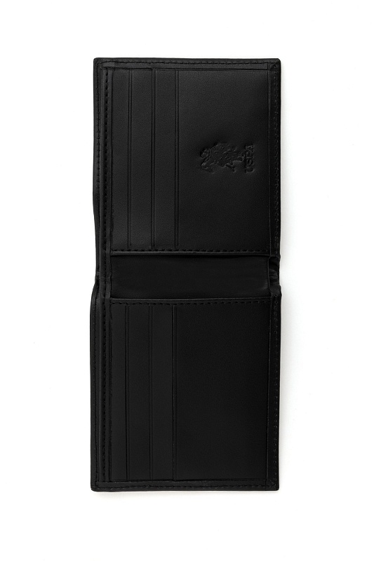 Кошелек U.S. Polo Assn. из натуральной кожи. Внутри расположены отделения для купюр и несколько отделений для карт. Контрастная отделка в цветах бренда украшает лицевую сторону. Тисненые логотип и надпись подчеркивают оформление.<br />
ㅤ<br />
Особенности изделия:<br />
• Натуральная кожа<br />
• Отделения для купюр и карт<br />
• Контрастная отделка<br />
• Тисненый логотип бренда<br />
• Тисненая надпись<br />
ㅤ<br />
Цвет: черный<br />
Состав: <br />
Страна производства: Турция<br />
Габариты: высота: 10 см, ширина: 15 см, глубина: 1 см - A081SZ0CD0K23TESTUDOS Кошелек муж. (VR046)