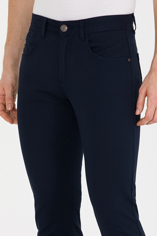 Брюки из хлопка с мелким фактурным узором прямые - G081SZ0780MICEL22K Брюки муж. (VR033, 31)