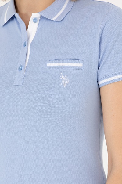 Футболка-поло U.S. Polo Assn. станет универсальным дополнением повседневного гардероба. Отложной воротник с застежкой на пуговицы подчеркивает классический стиль изделия, а хлопковая ткань обеспечивает комфорт в течение дня. Футболка-поло дополнена контрастным вышитым логотипом на груди.<br />
<br />
Особенности изделия:<br />
• Отложной воротник с застежкой на пуговицы<br />
• Контрастный вышитый логотип<br />
<br />
Уход: бережная стирка при 30°C<br />
Страна производства: Турция<br />
 - G082GL0110GLORIA23 Футболка жен. (VR036, M)