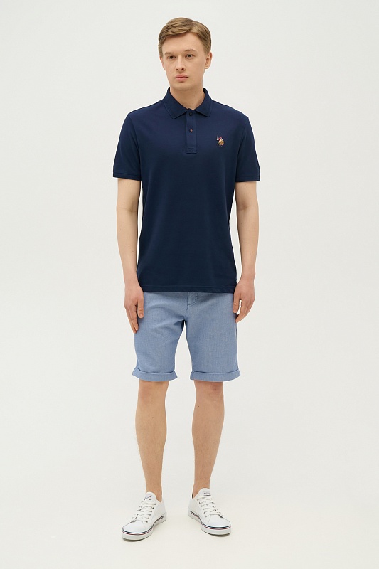 Футболка-поло U.S. Polo Assn. из хлопка станет универсальным дополнением повседневного гардероба. Отложной воротник с застежкой на пуговицы подчеркивает классический стиль изделия, а хлопковая ткань обеспечивает комфорт в течение дня. Футболка-поло дополнена лаконичным дизайном и вышитым логотипом на груди.<br />
<br />
Особенности изделия:<br />
• Отложной воротник с застежкой на пуговицы<br />
• Вышитый логотип<br />
<br />
Цвет: темно-синий<br />
Состав: <br />
Уход: бережная стирка при 30°C<br />
Страна производства: Турция<br />
<br />
Рост: ; Параметры: ; Размер на модели:  - G081SZ0110TP04SK023-R Футболка муж. (VR033, S)